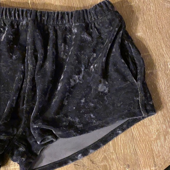 Ivivva by Lululemon Velvet Shorts, Size 10 Girls - Picture 3 of 7